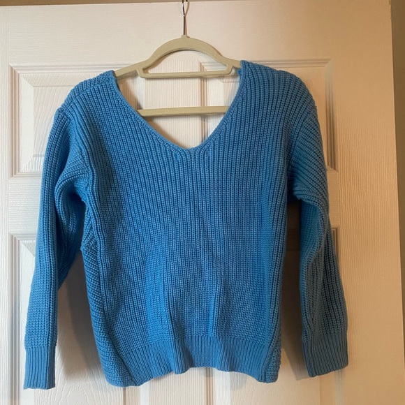 Zaful Women’s V Neck Twisted Back Sweater - Picture 4 of 7